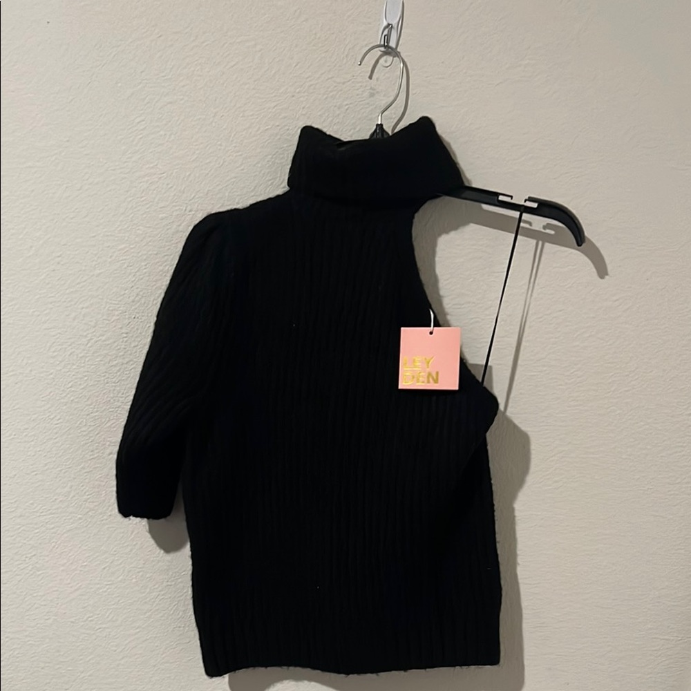 Leyden Black Women's Sweater